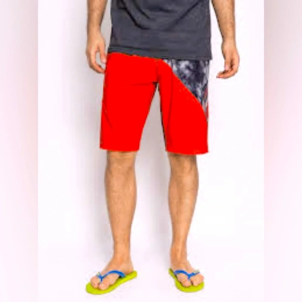 Volcom size 28 Small Mod-Tech red black 10” Liberate Lido board shorts LIKE NEW